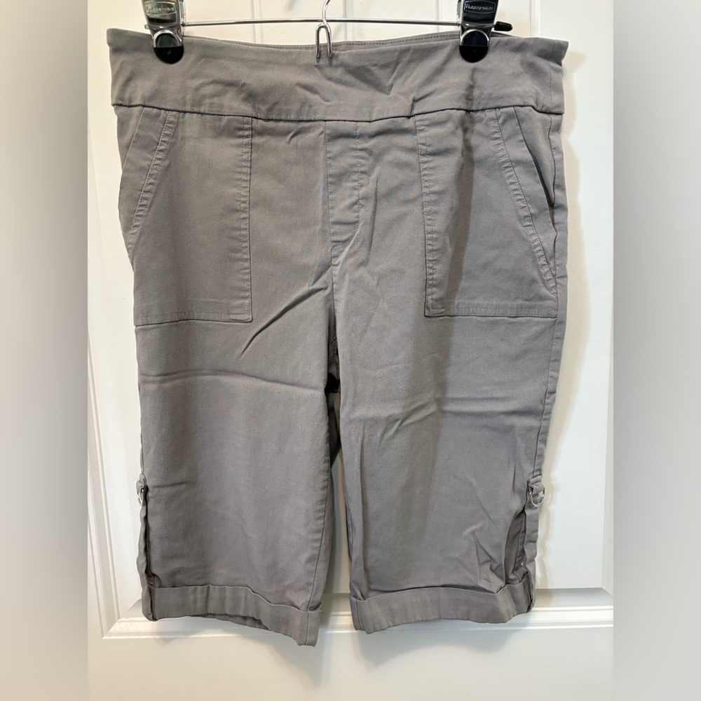 Jenna Rose Gray Bermuda’s. Size Large. Side buckle detail.